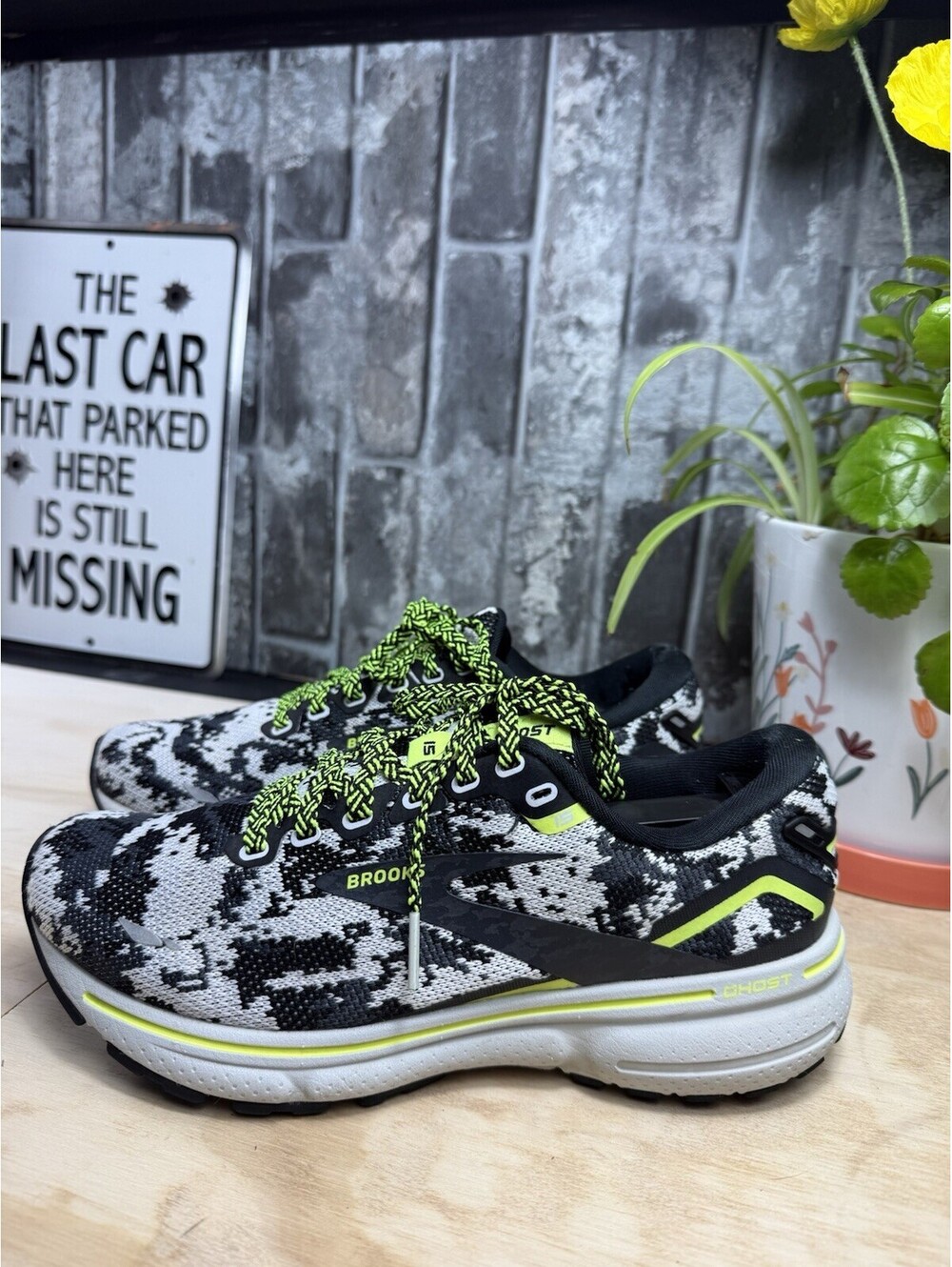 Brooks Ghost 15 Women’s Black/Ebony/Nightlife Low Top Lace-Up Mesh Rubber